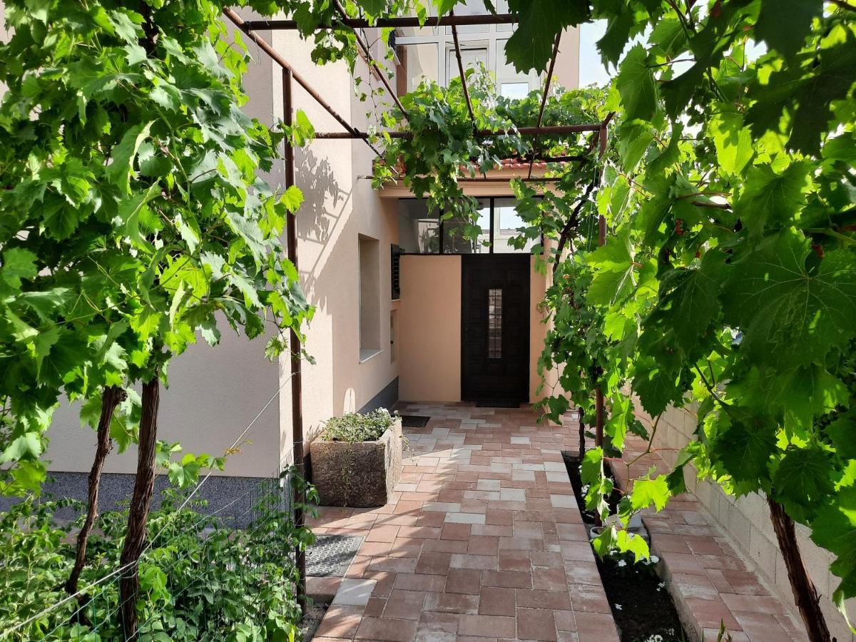 Apartman Laura M โวดีเซ ภายนอก รูปภาพ