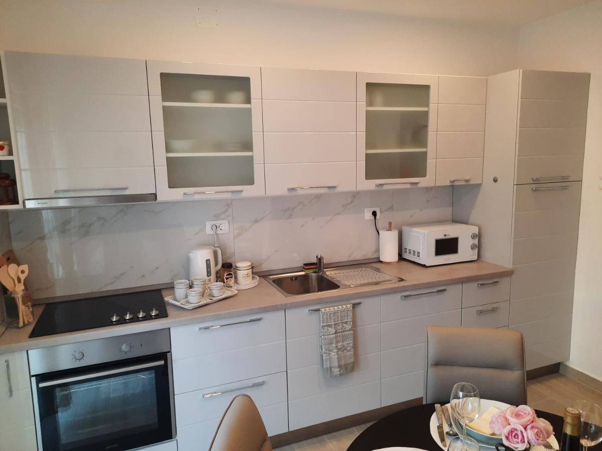 Apartman Laura M โวดีเซ ภายนอก รูปภาพ